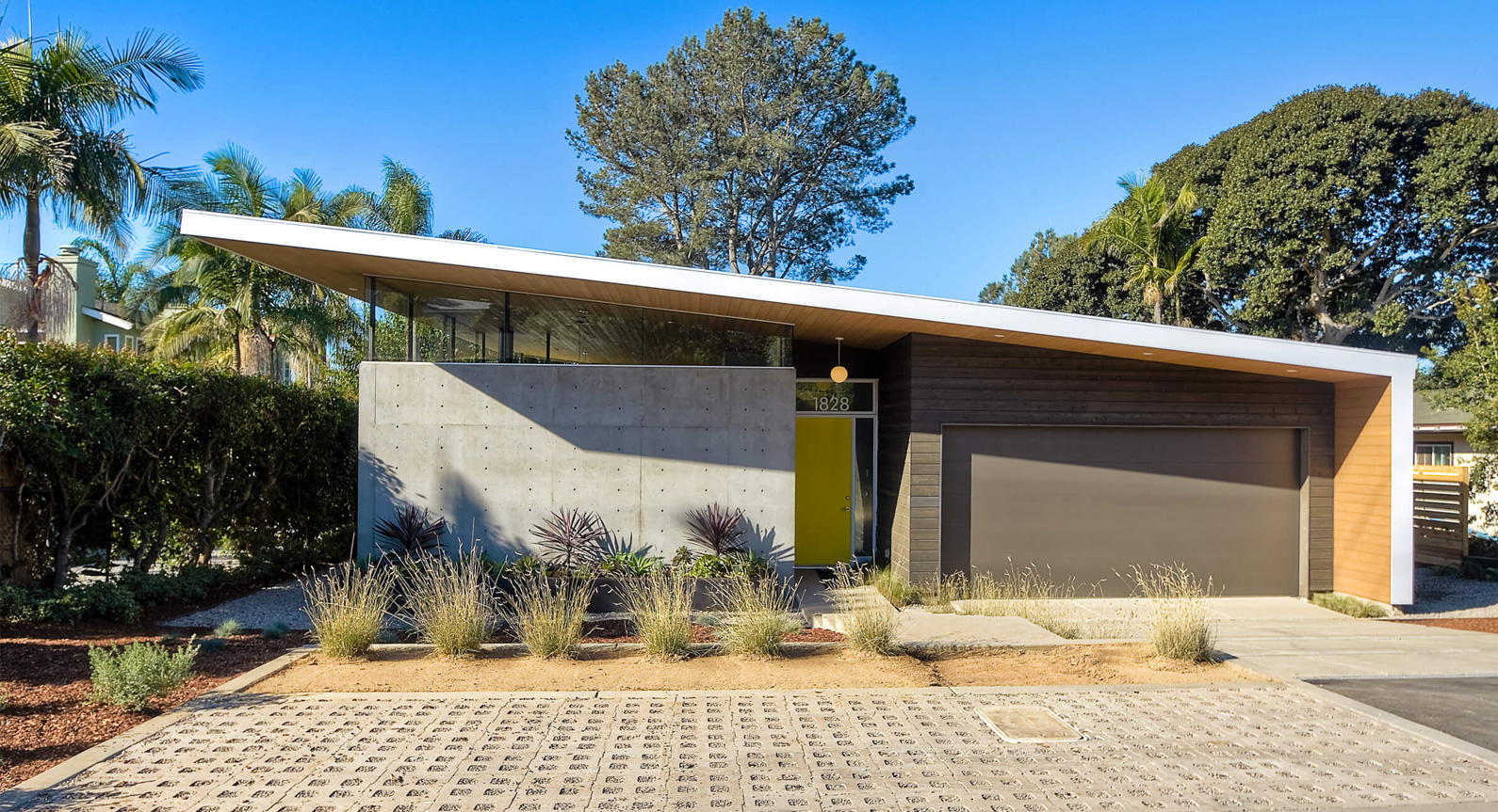 Surfside Projects' Avocado Acres House Takes Cues From Modernist Architecture