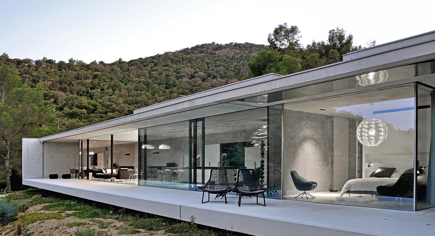 Minimalist Purity: La Mira Ra In The South Of France