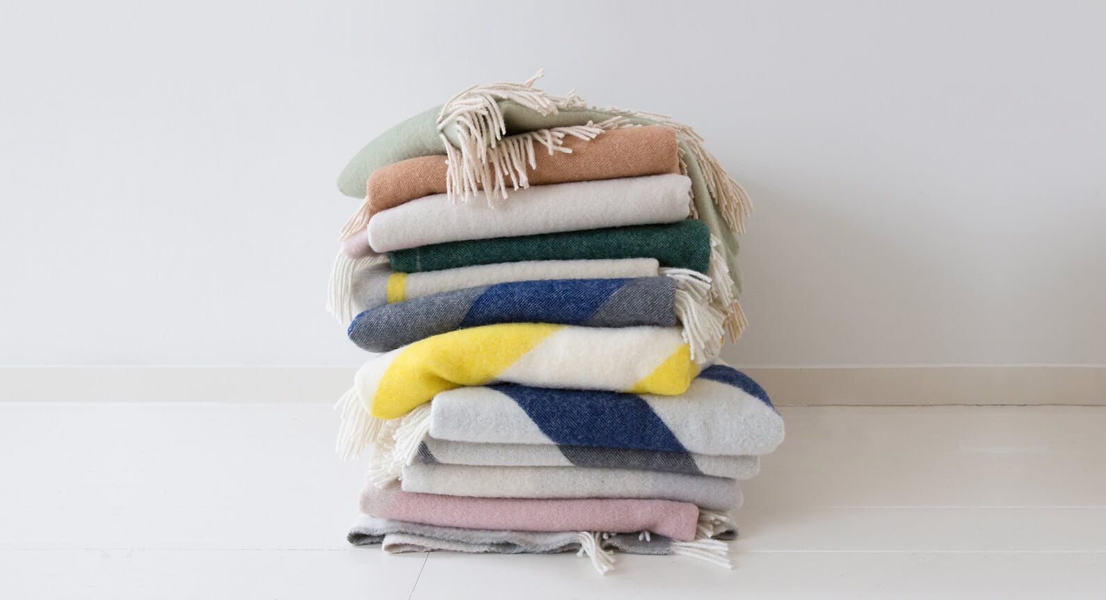 The 7 Best Throw Blankets To Buy Right Now