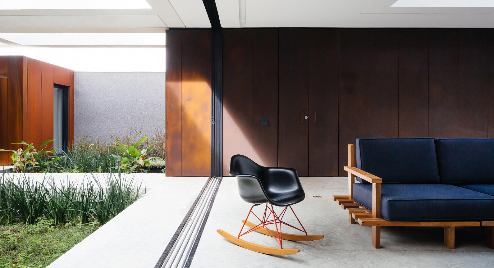 Inside Aleph Zero's Stunning Brazilian Seaside Home