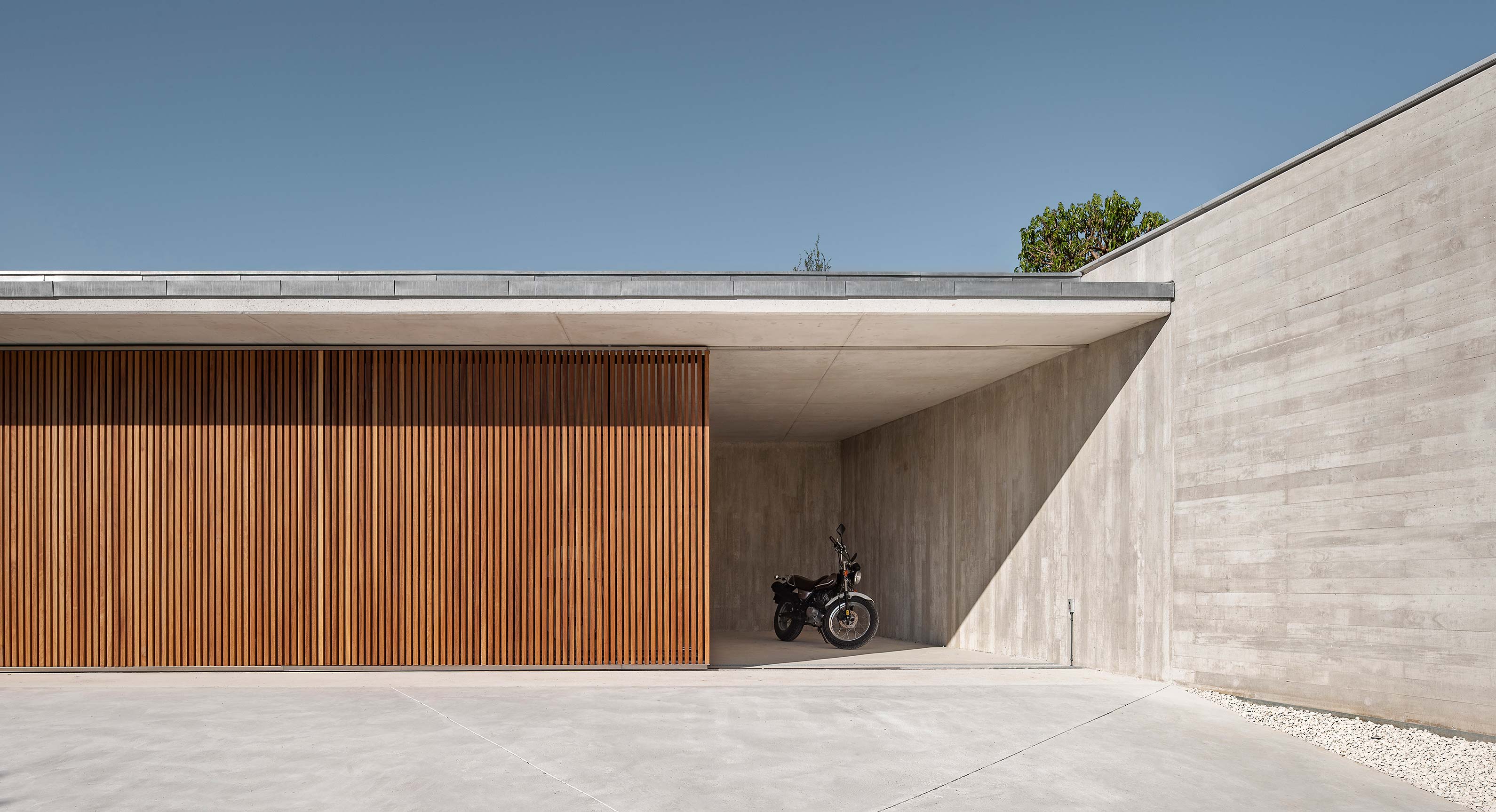 The Öcher House Is An Alluring Modern Hideaway