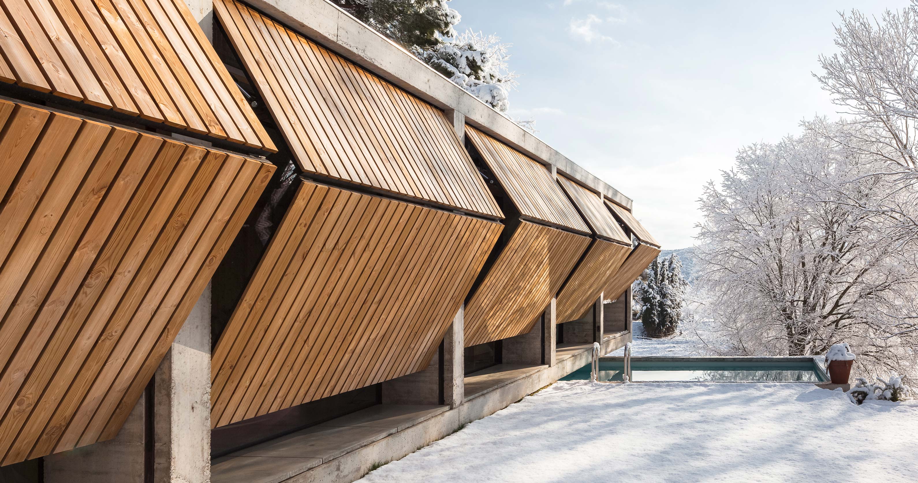 See How The Retina House Blinks Its Remarkable Eyes