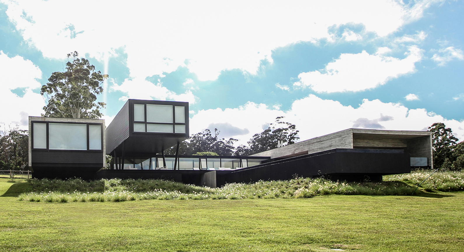 Brutalist Modernism: The House In The Lake By A4estudio