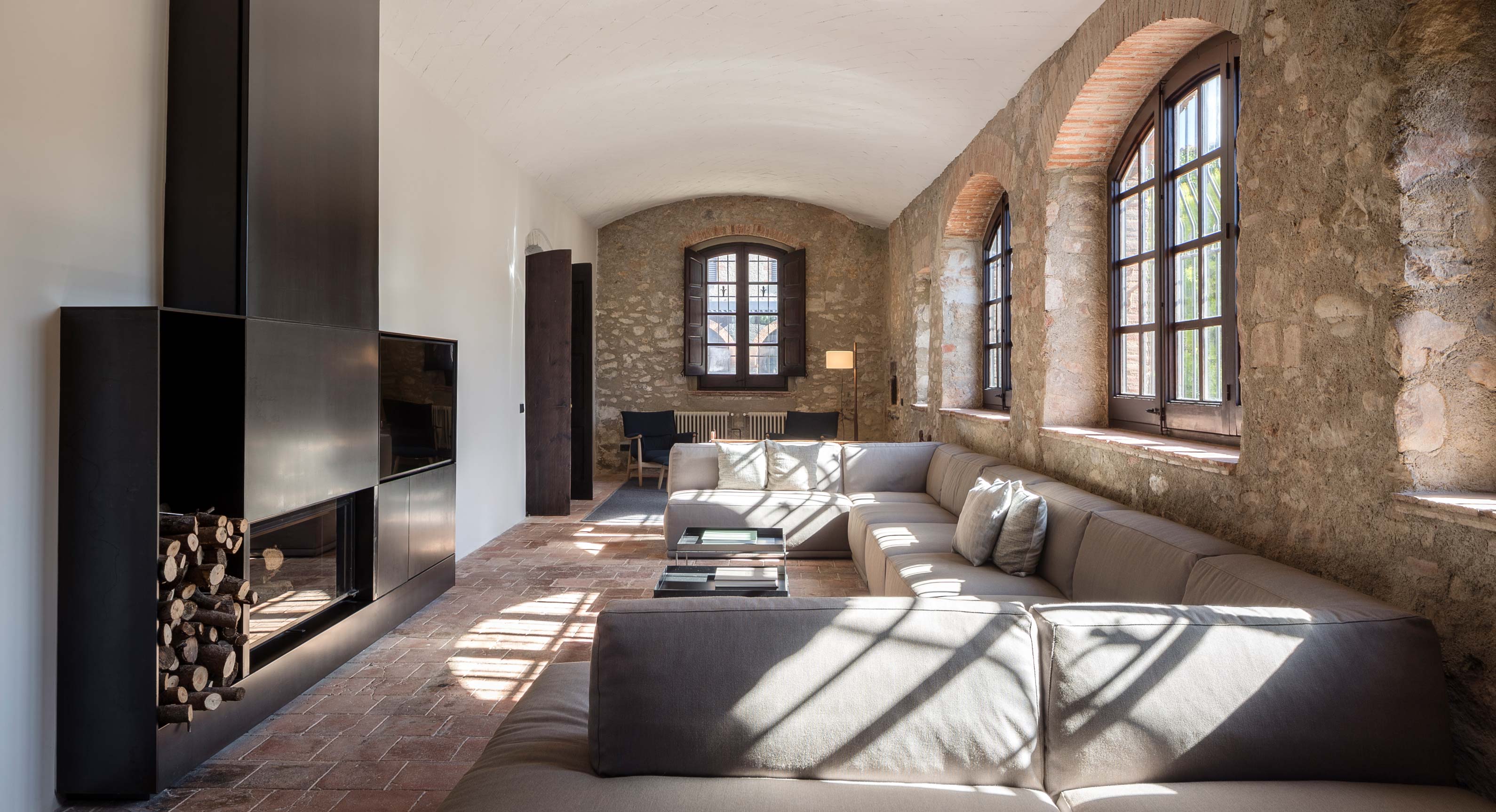 Sant Marti House: Francesc Rifé Studio's Hidden Valley Treasure