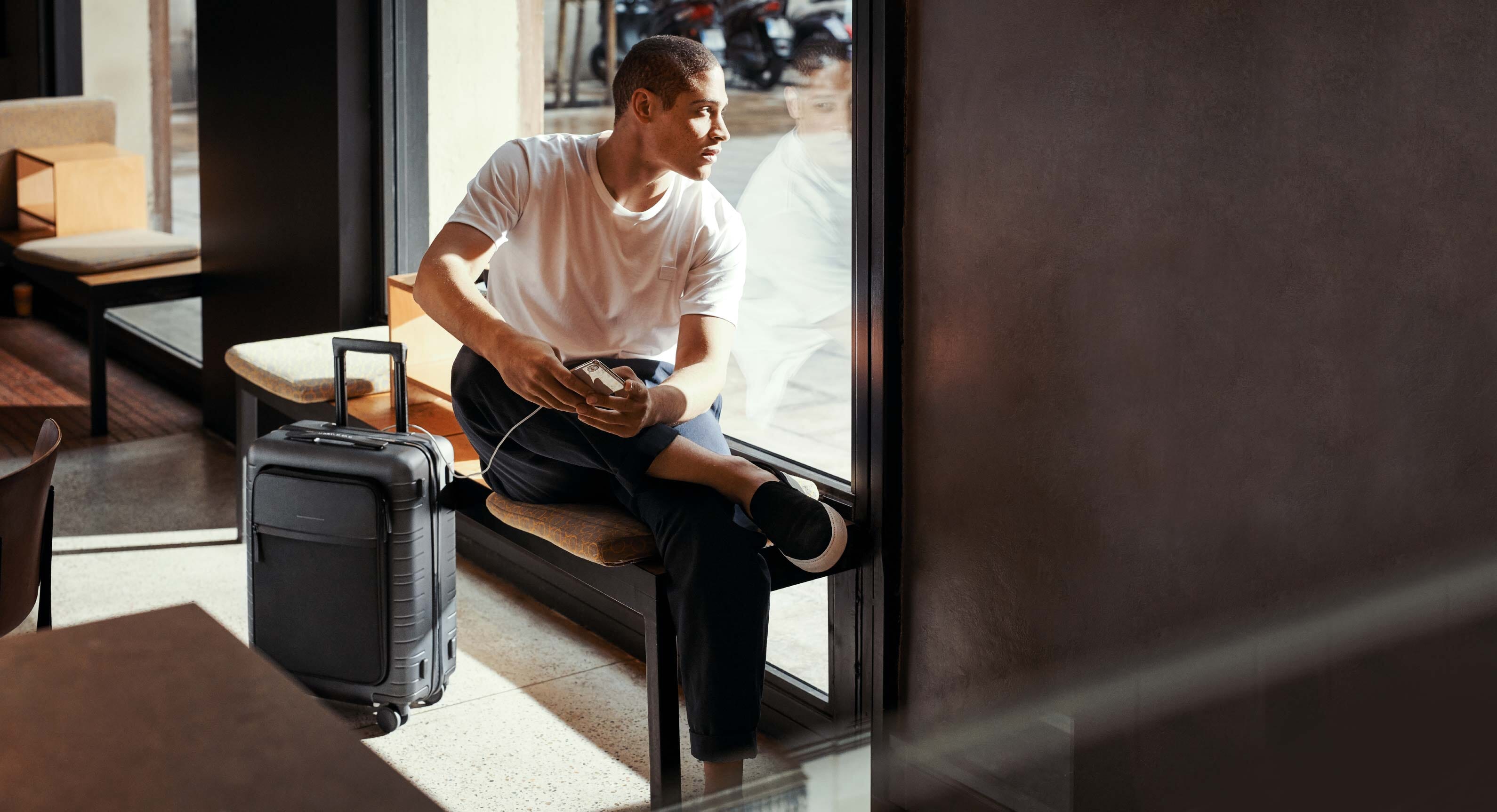 Horizn Studios' Smart Luggage Is 15% Off With This Promo Code