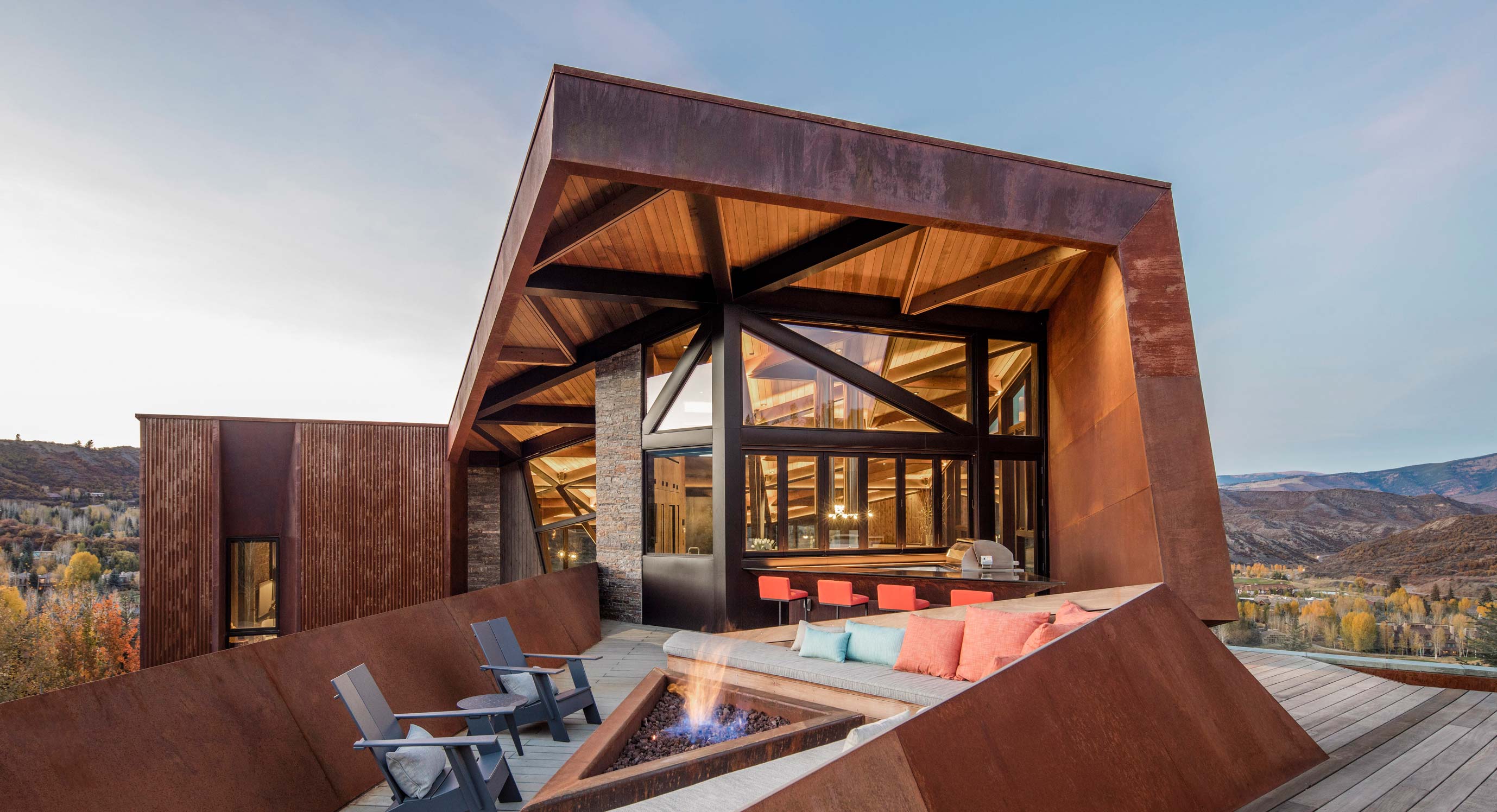 A Spectacular Mountain Retreat: Skylab Architecture’s Owl Creek Residence