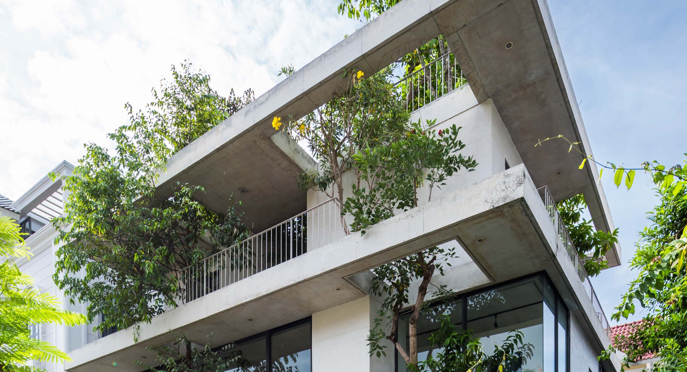 Inside Out: Vo Trong Nghia Architects' Stepping Park House