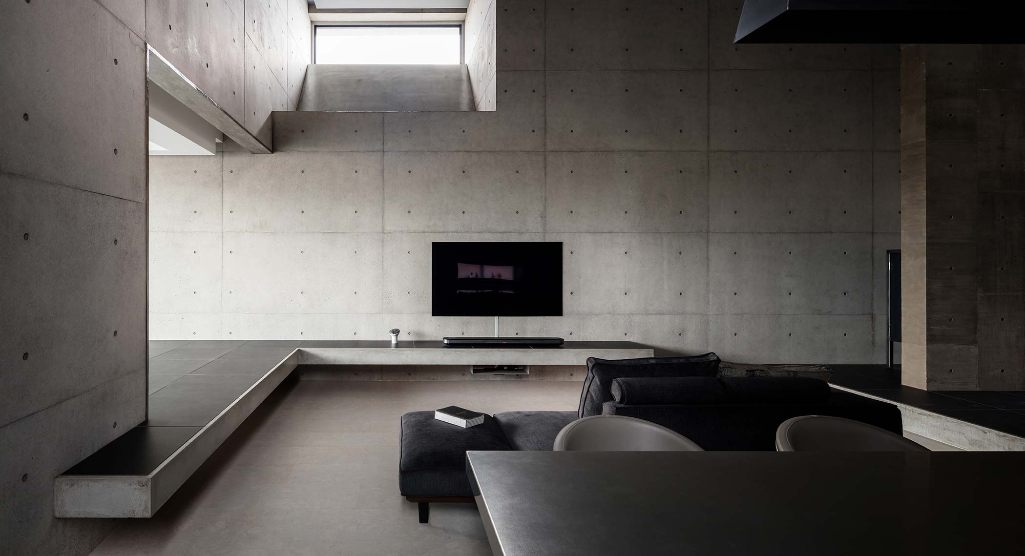 FORM & Kouichi Kimura's Tranquil House Makes Concrete Float