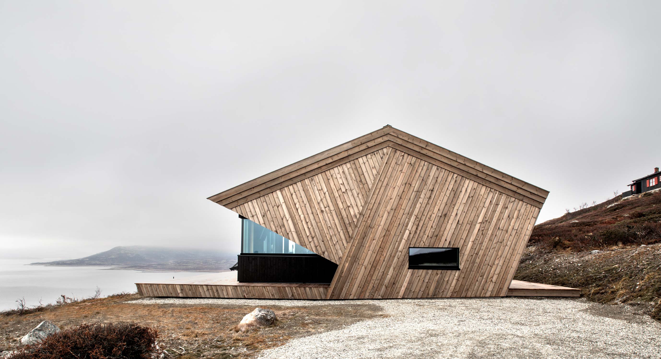 Arkitektvaerelset’s Hooded Cabin Is A Wolf In Sheep's Clothing