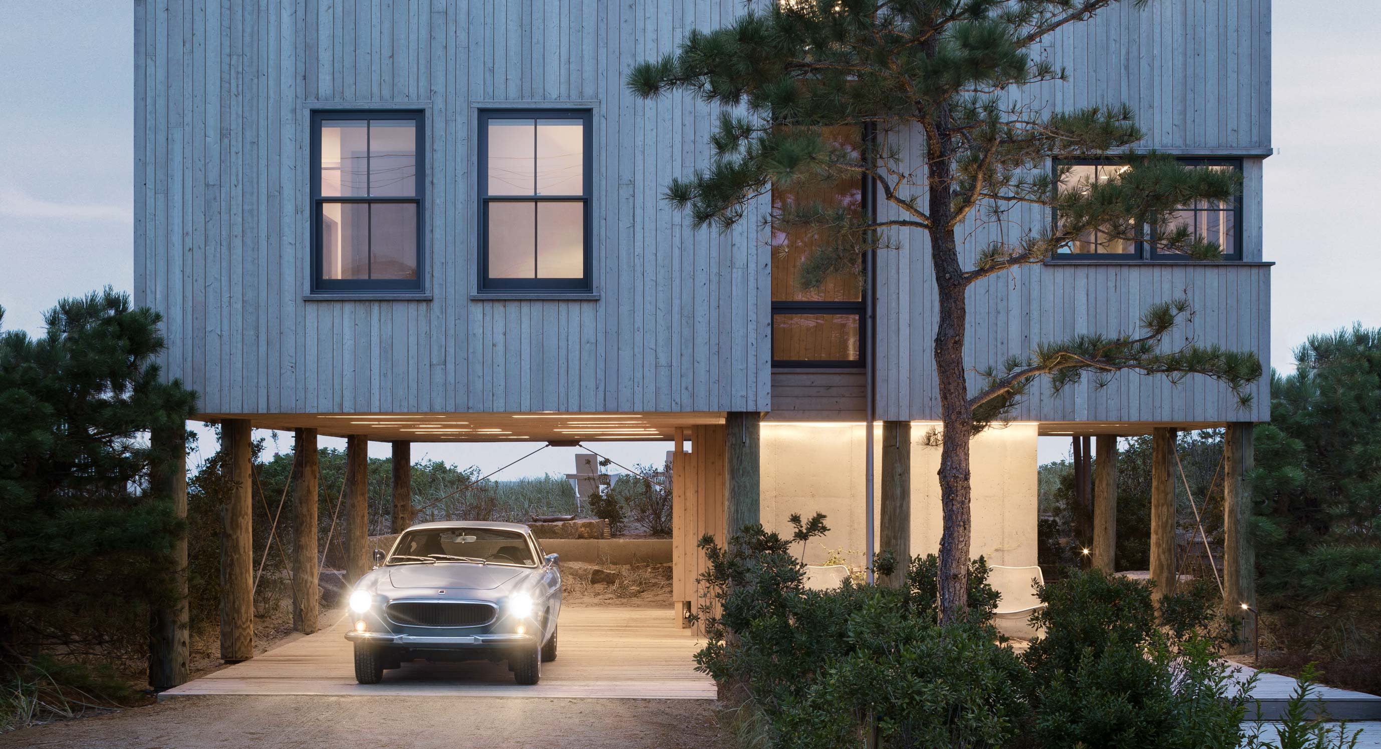 Caleb Johnson Studio Elevate This Coastal Home To New Heights