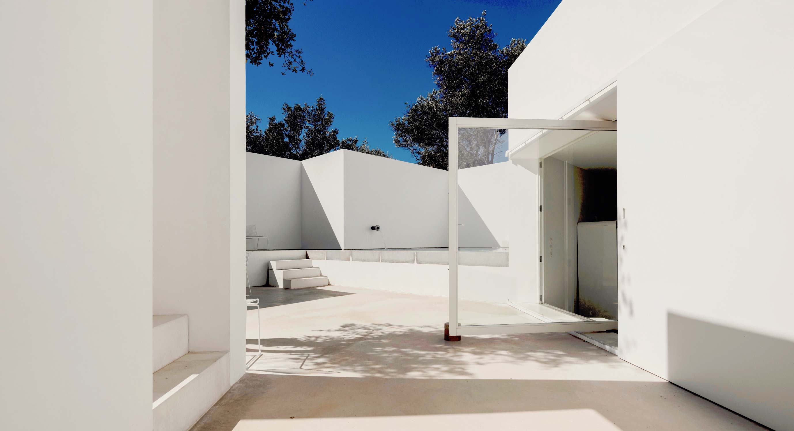 The Ultimate Hideaway - Pedro Domingos Arquitectos' Casa Luum