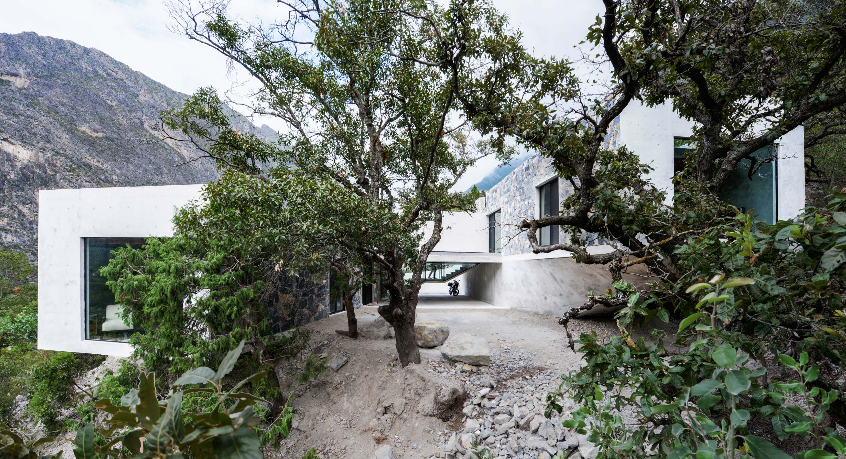 P+0 Arquitectura's Casa Bedolla Is Deeply Linked To Its Surroundings
