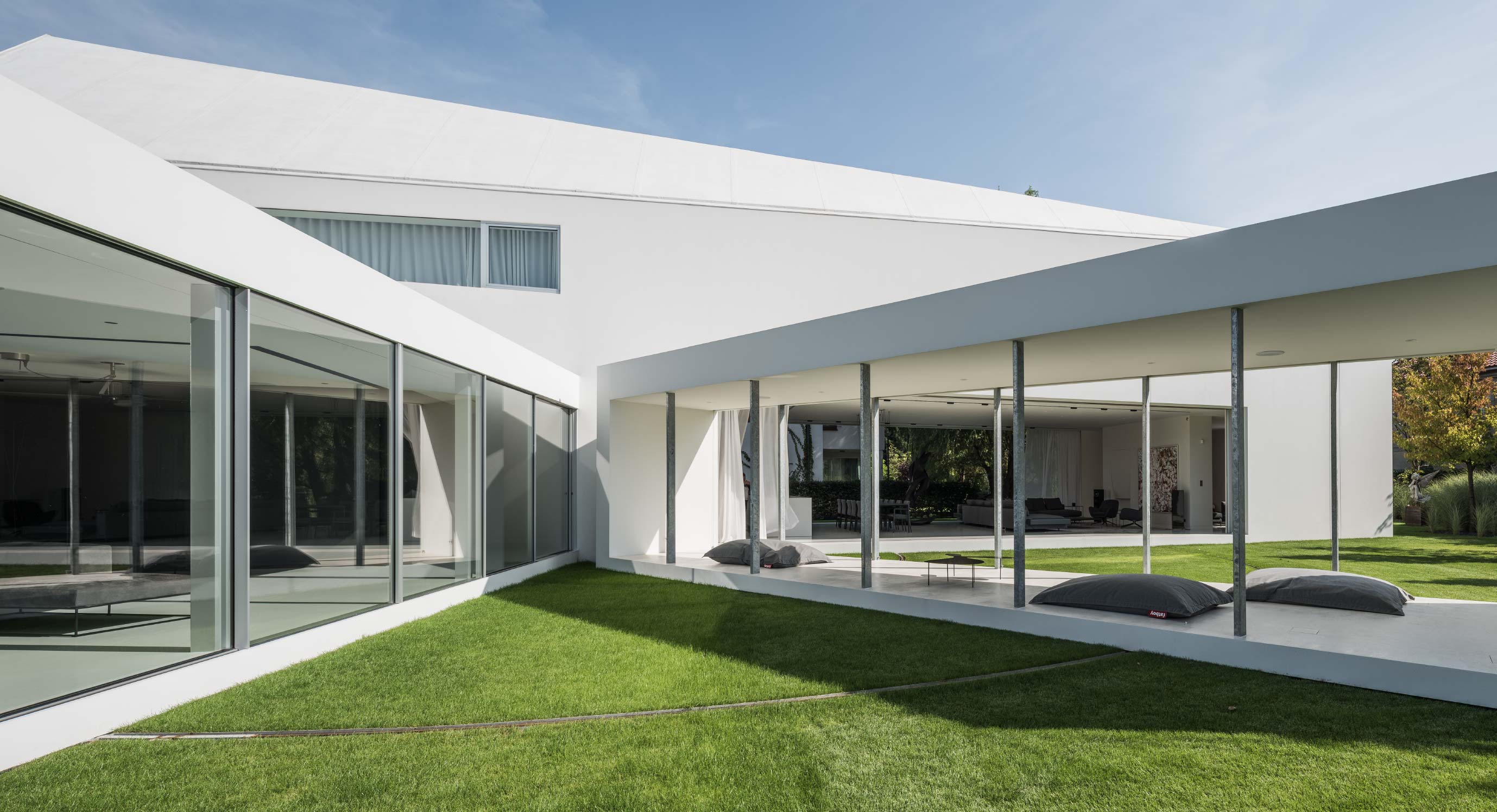 KWK Promes’ Quadrant House Reacts To The Sun’s Movement