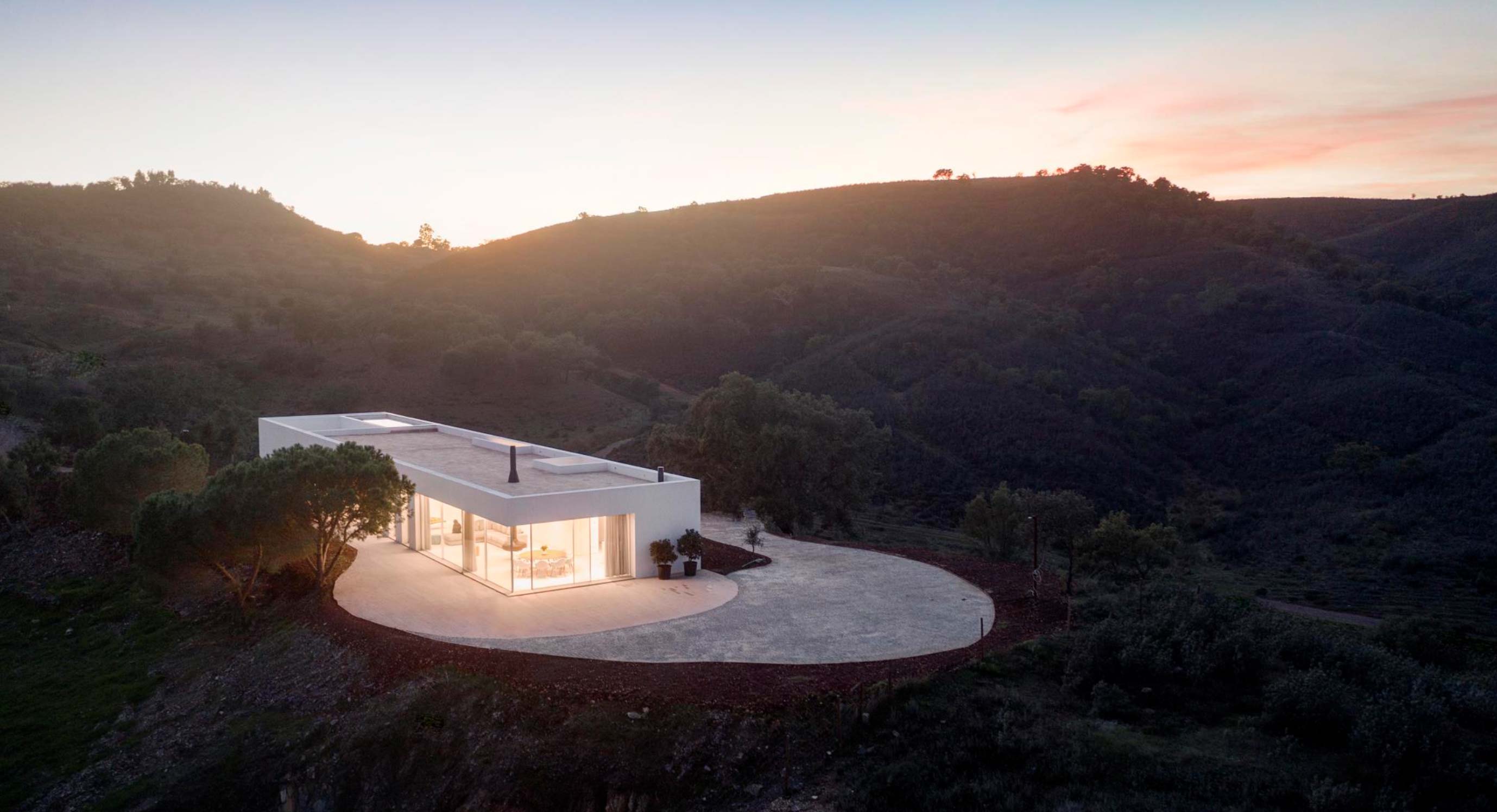 A Modern Monument: Casa em Silves, Portugal