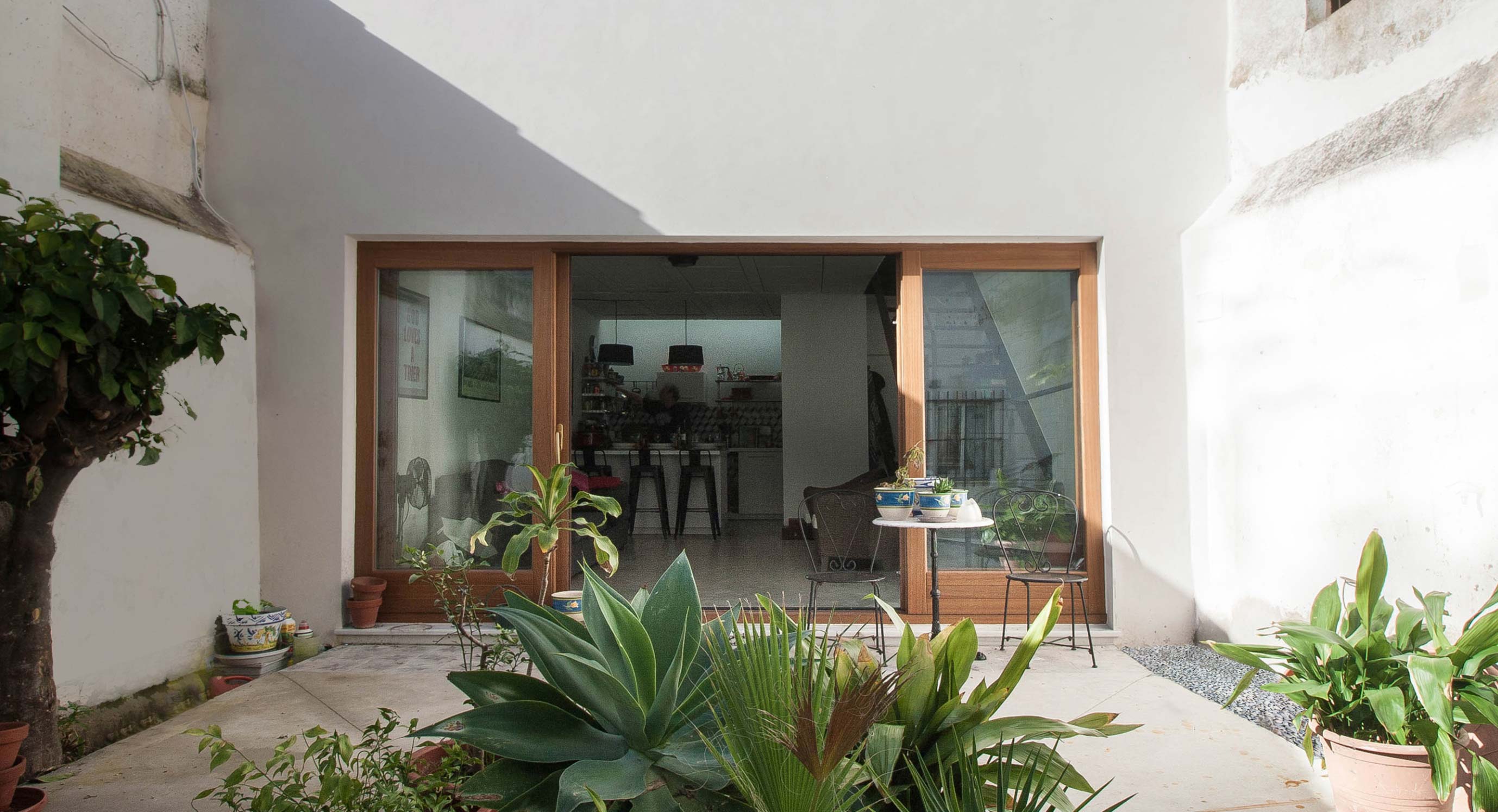 House For A Writer Fights For The Last Centimetre
