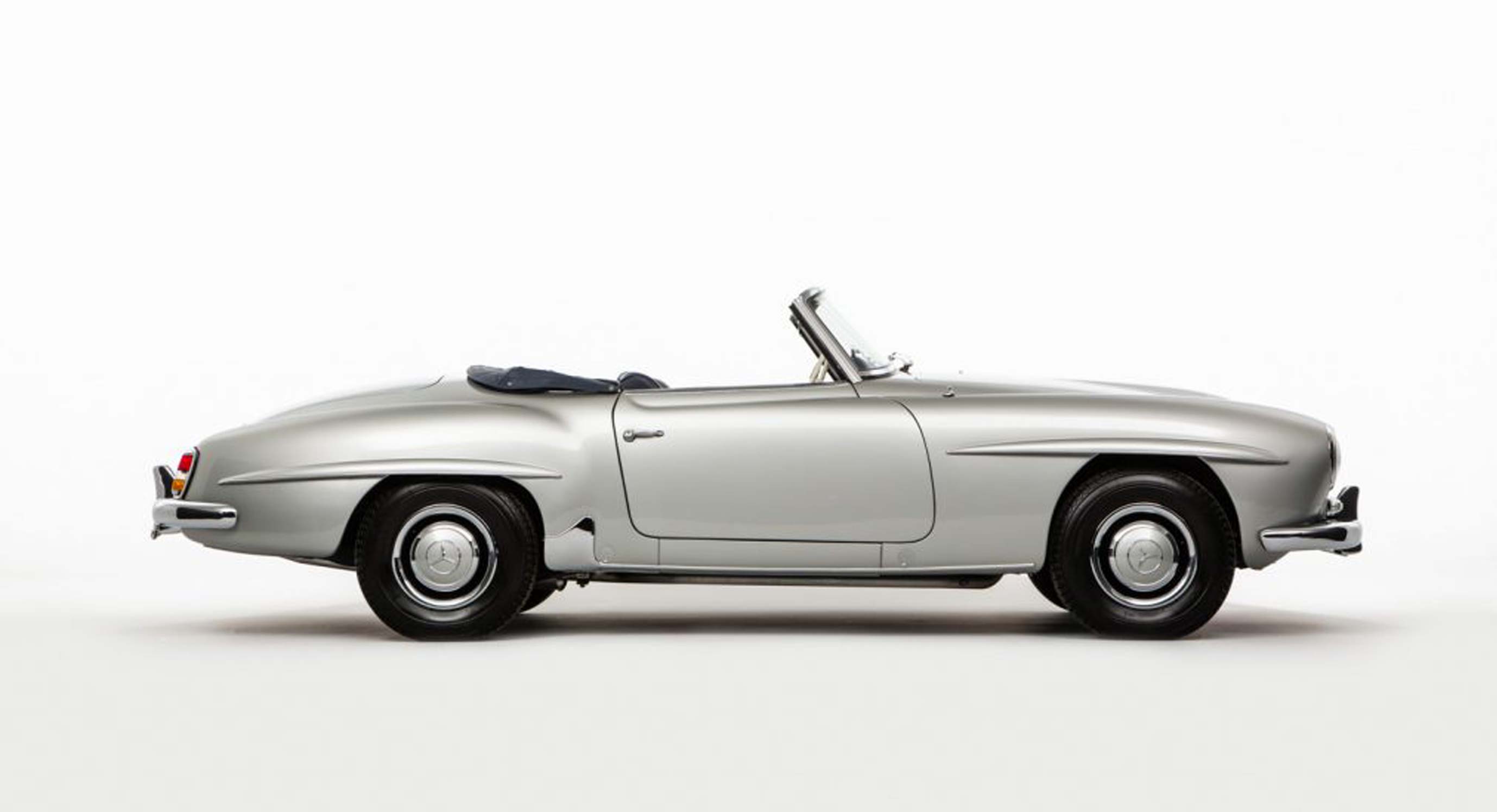 This 1962 Mercedes-Benz 190SL Is A Luxury Roadster In Prime Condition