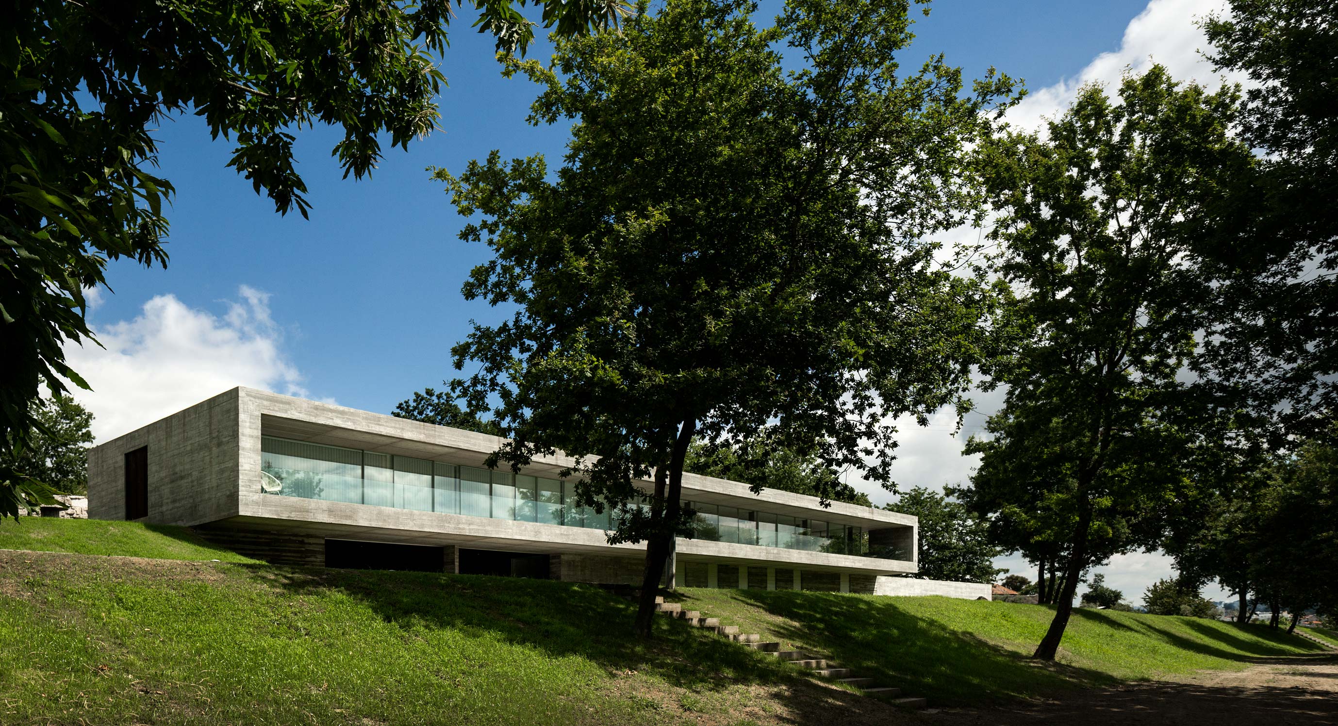 Sambade House Draws Parallels Between Concrete And Countryside