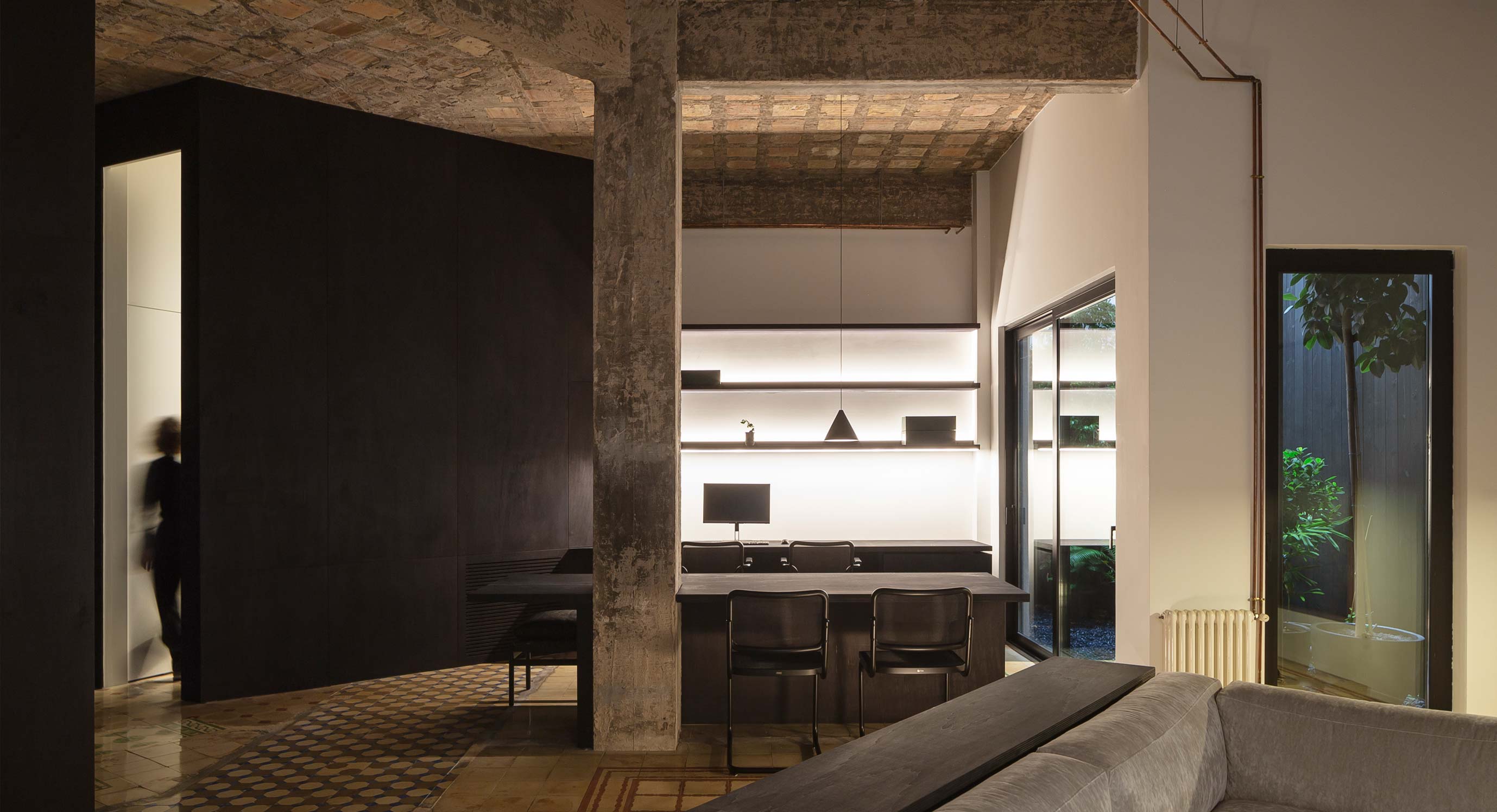 Francesc Rifé Studio's R Apartment Melds Old And New Valencia