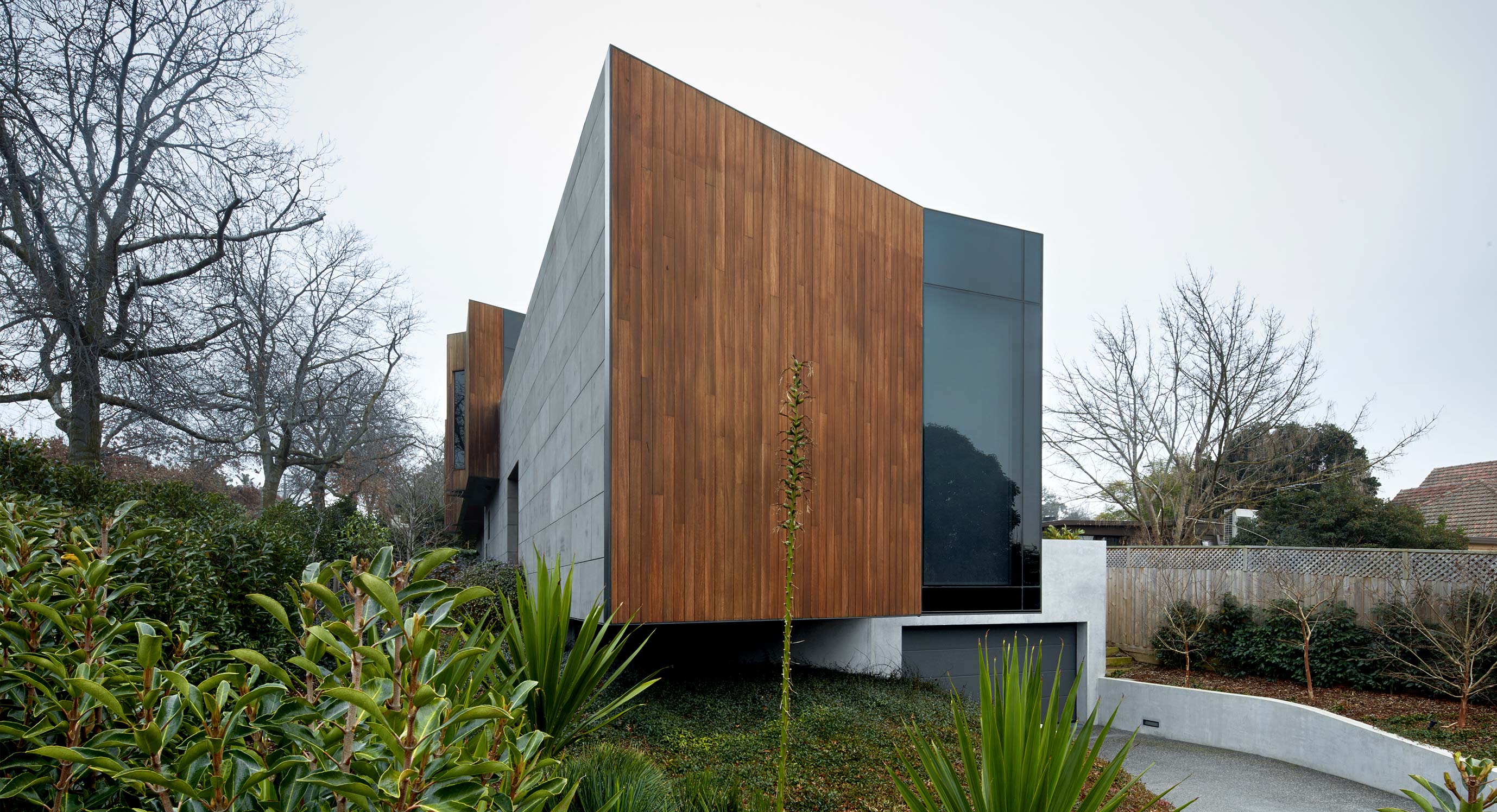 A Striking Centrepiece Unifies Yarrbat Residence