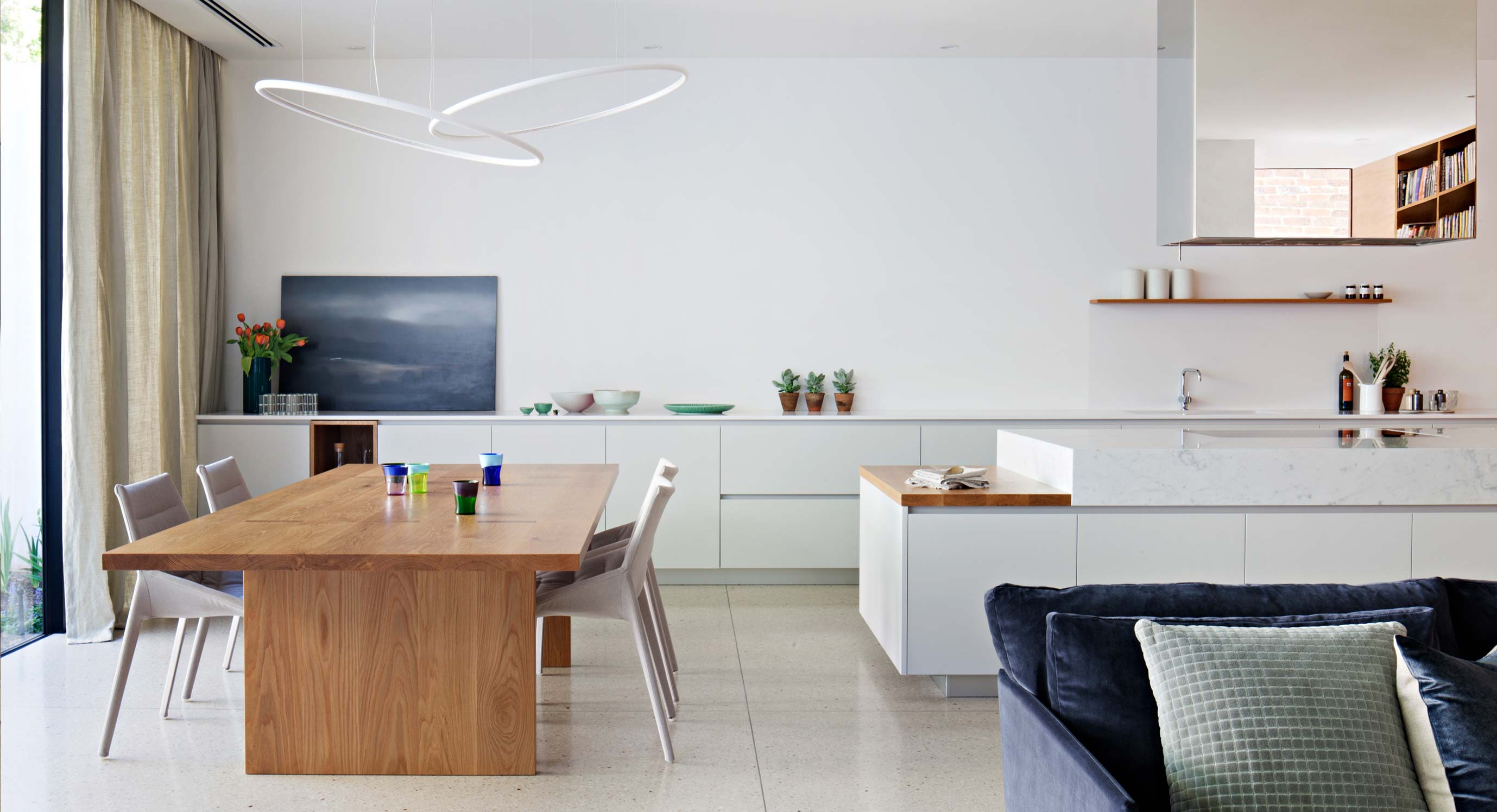 Victoria Gardens House Blends Functions And Styles