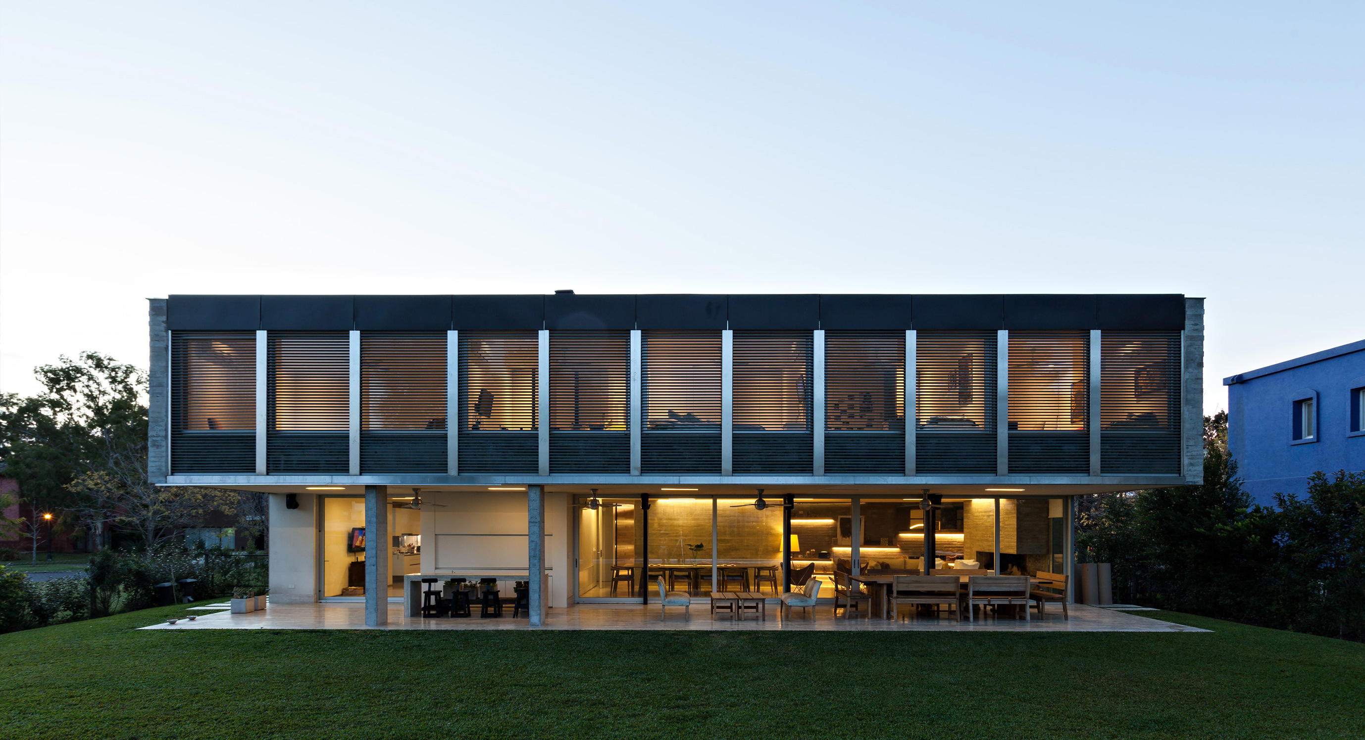L House Adds Flair To An Argentinian Cul-De-Sac