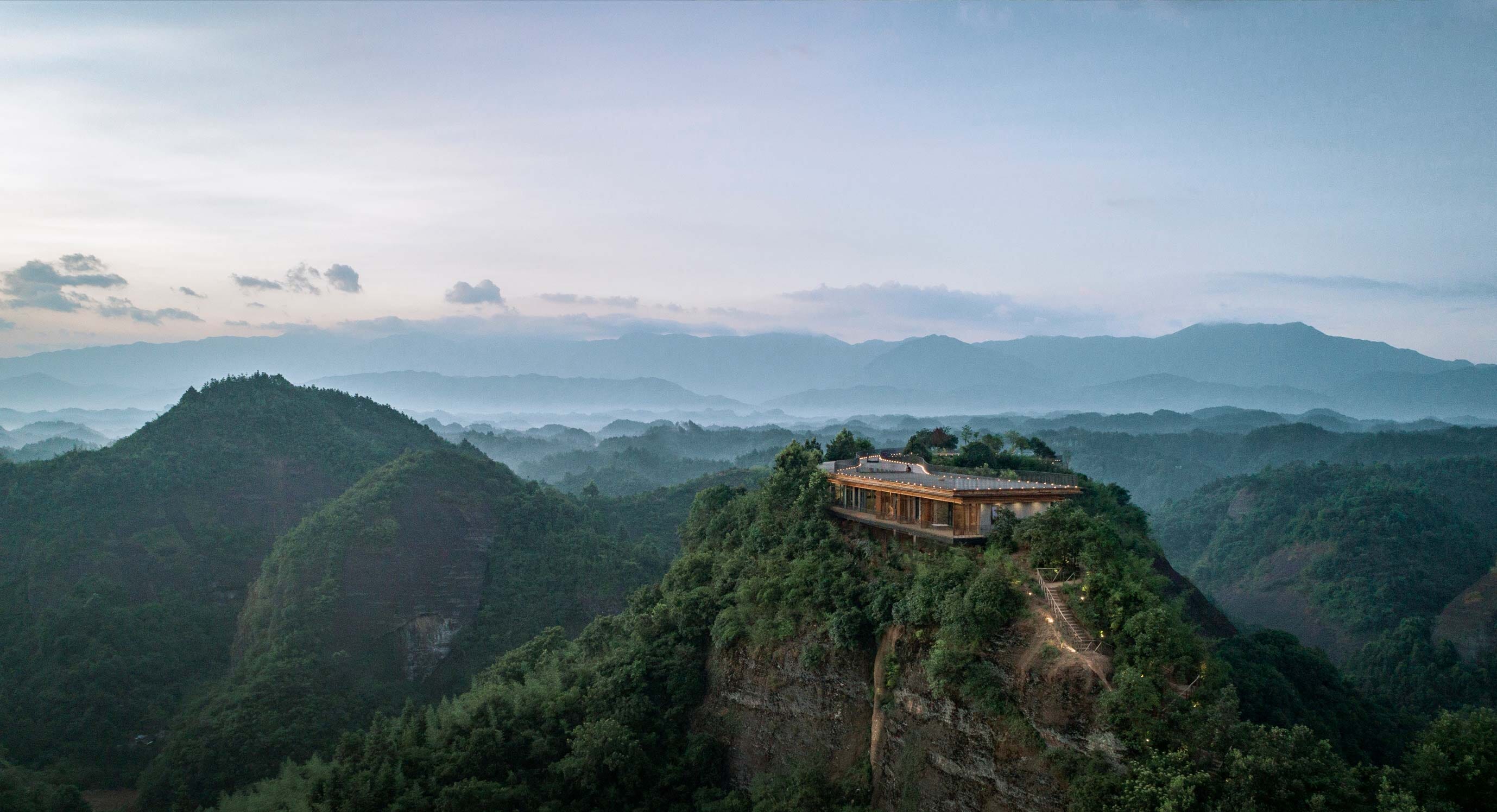 Eagle Rock Cliffs Hotel Perches On Top Of Mountains