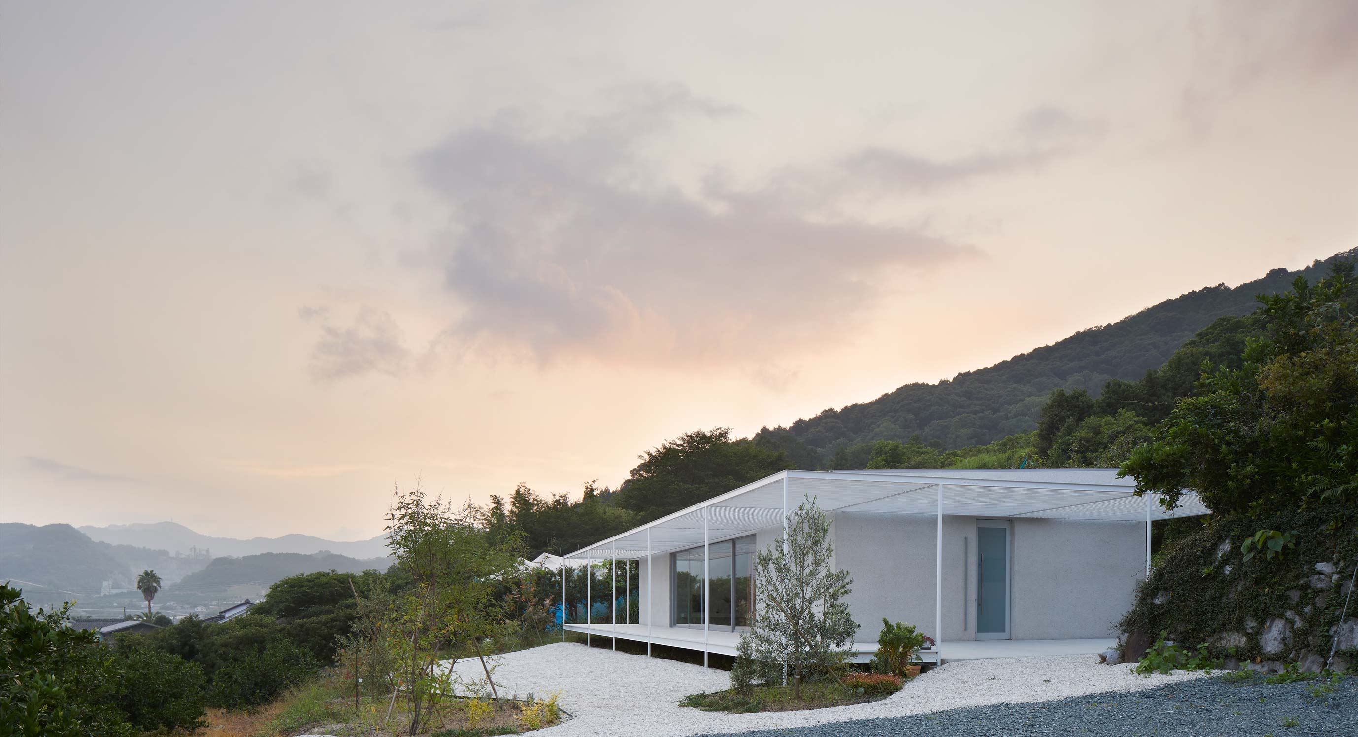 House in Shiraiwa: Delegation of space