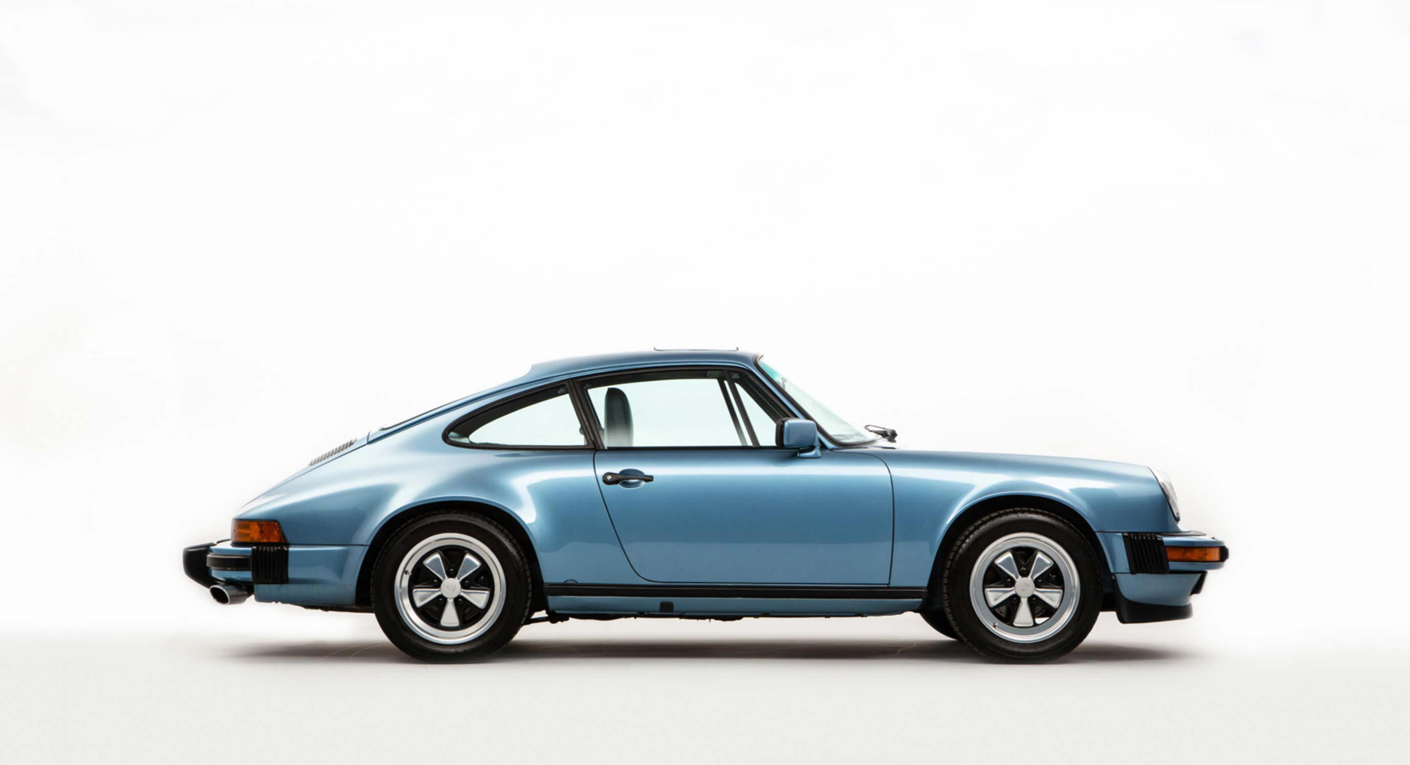 Porsche 911 Carrera 3.2: Into the blue