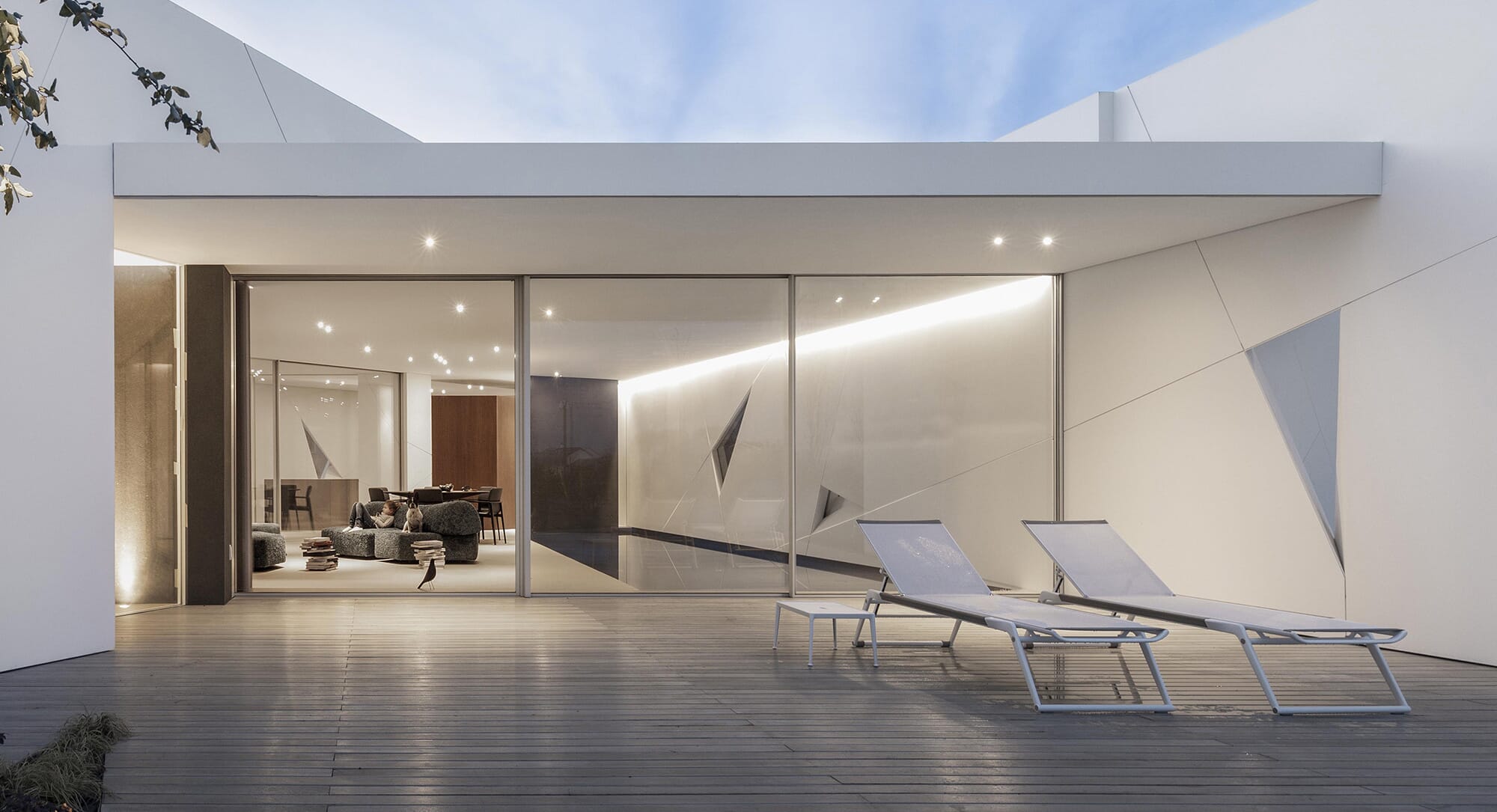 Diamond Tree: Manipulation of light