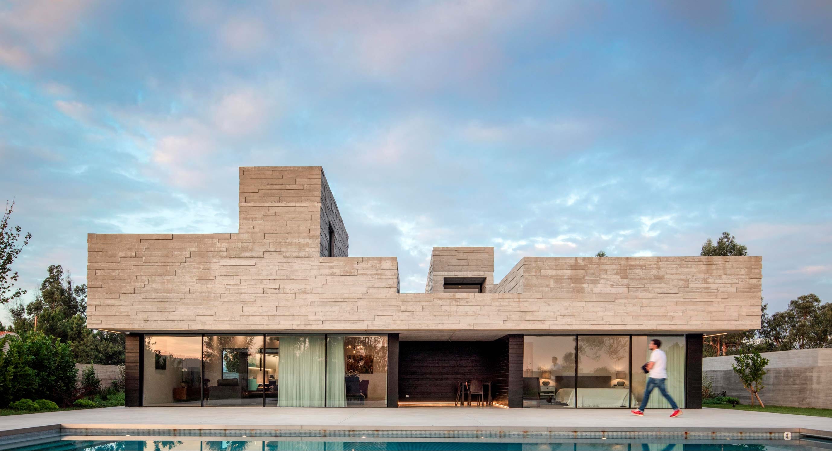 Casa de Agrela: A roof that does more