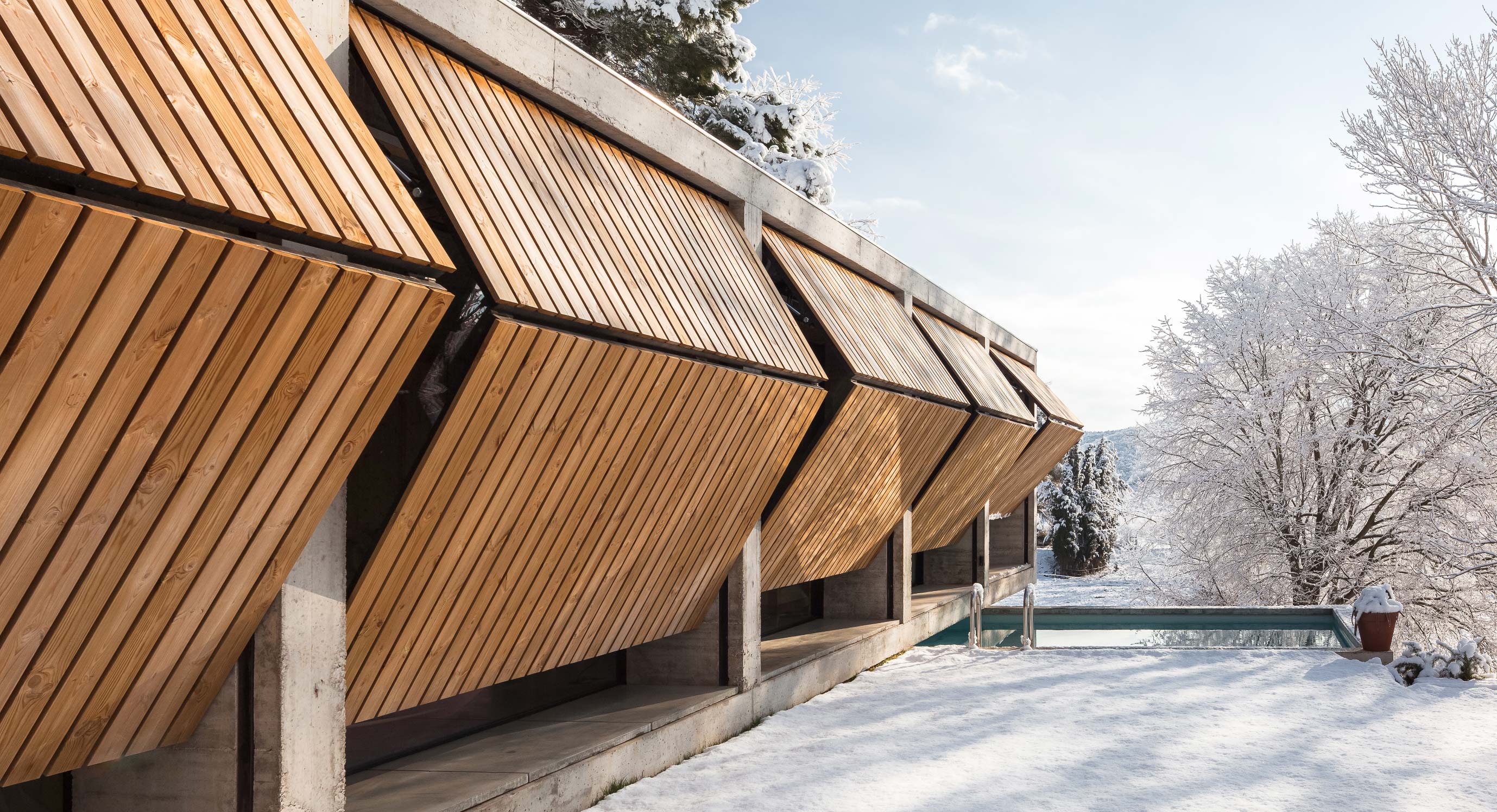 Retina House: Emphasis on surroundings