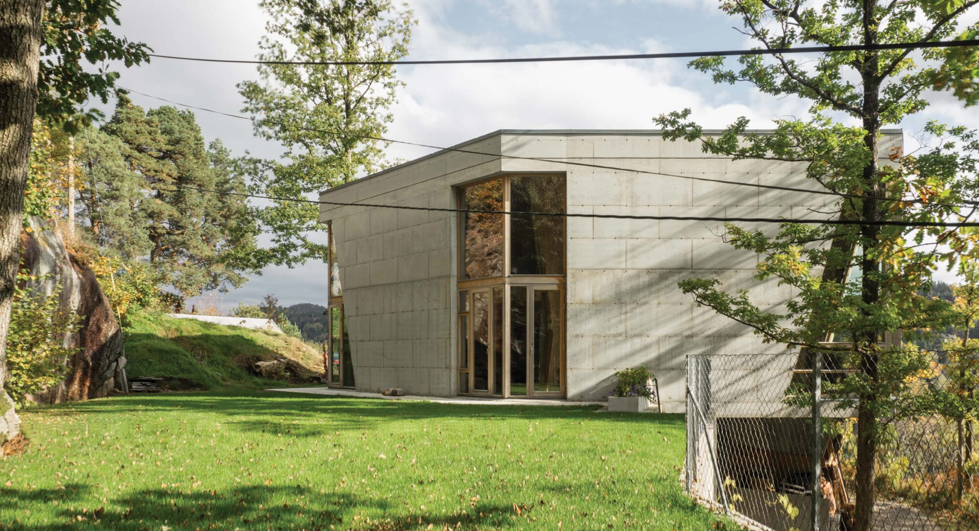 Villa Hexagon: Light and concrete