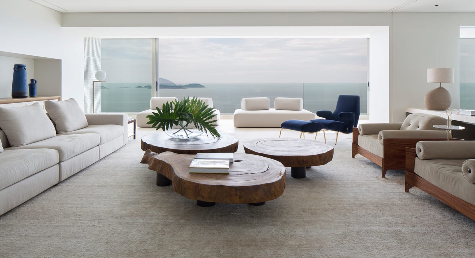 RS Apartment: Integration of colour