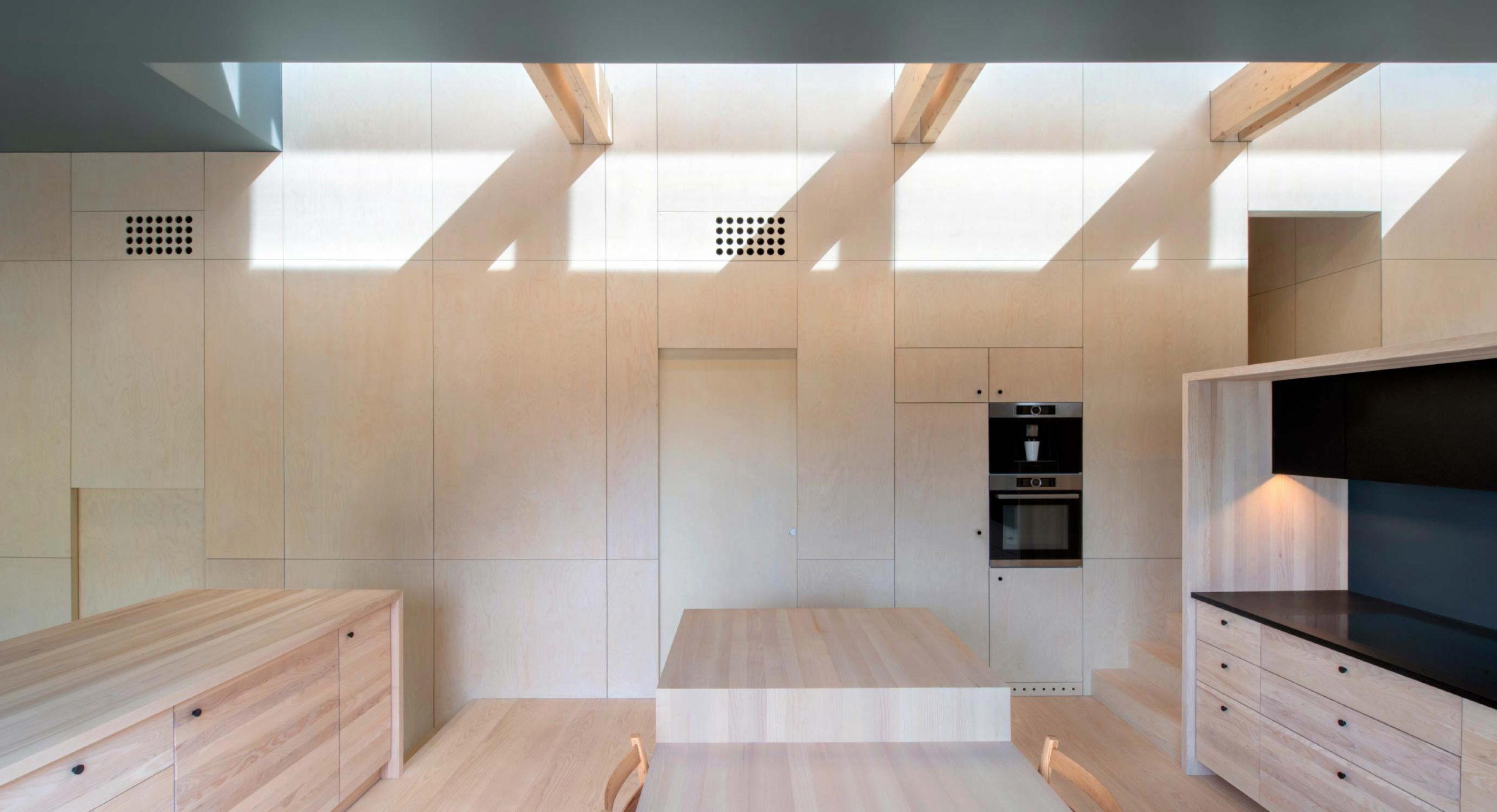 Villa Void: Directing natural light