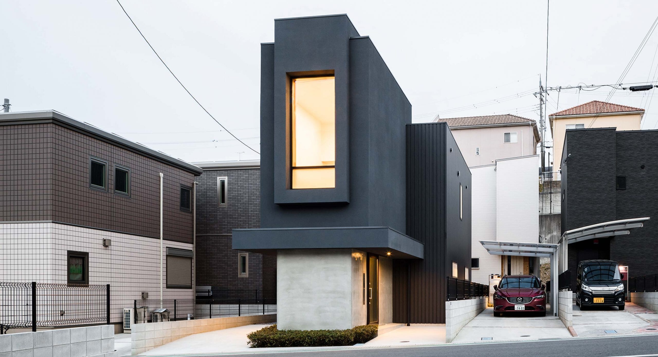 Slender House: Maximising a unique plot