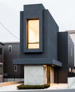 Slender House: Maximising a unique plot