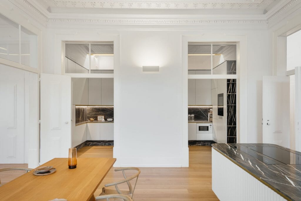 Largo do Carmo Apartment: Masterfully minimal interior design | OPUMO ...