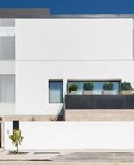 House in Mishref: Natural light and privacy