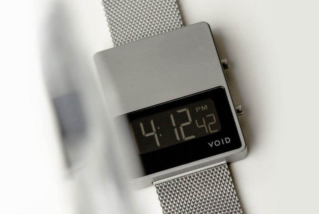 Minimal digital online watch