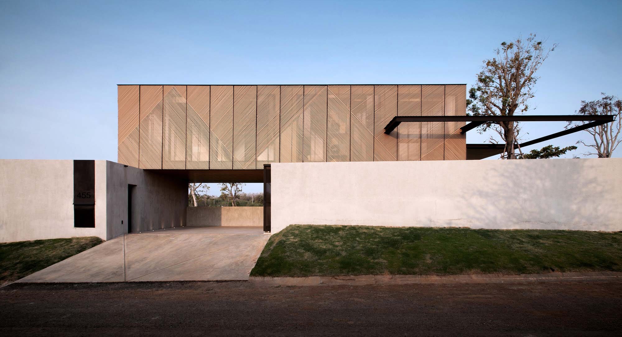 KA House: A triangular frame