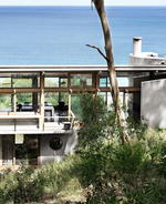 Ocean House: A beach house between land and sea