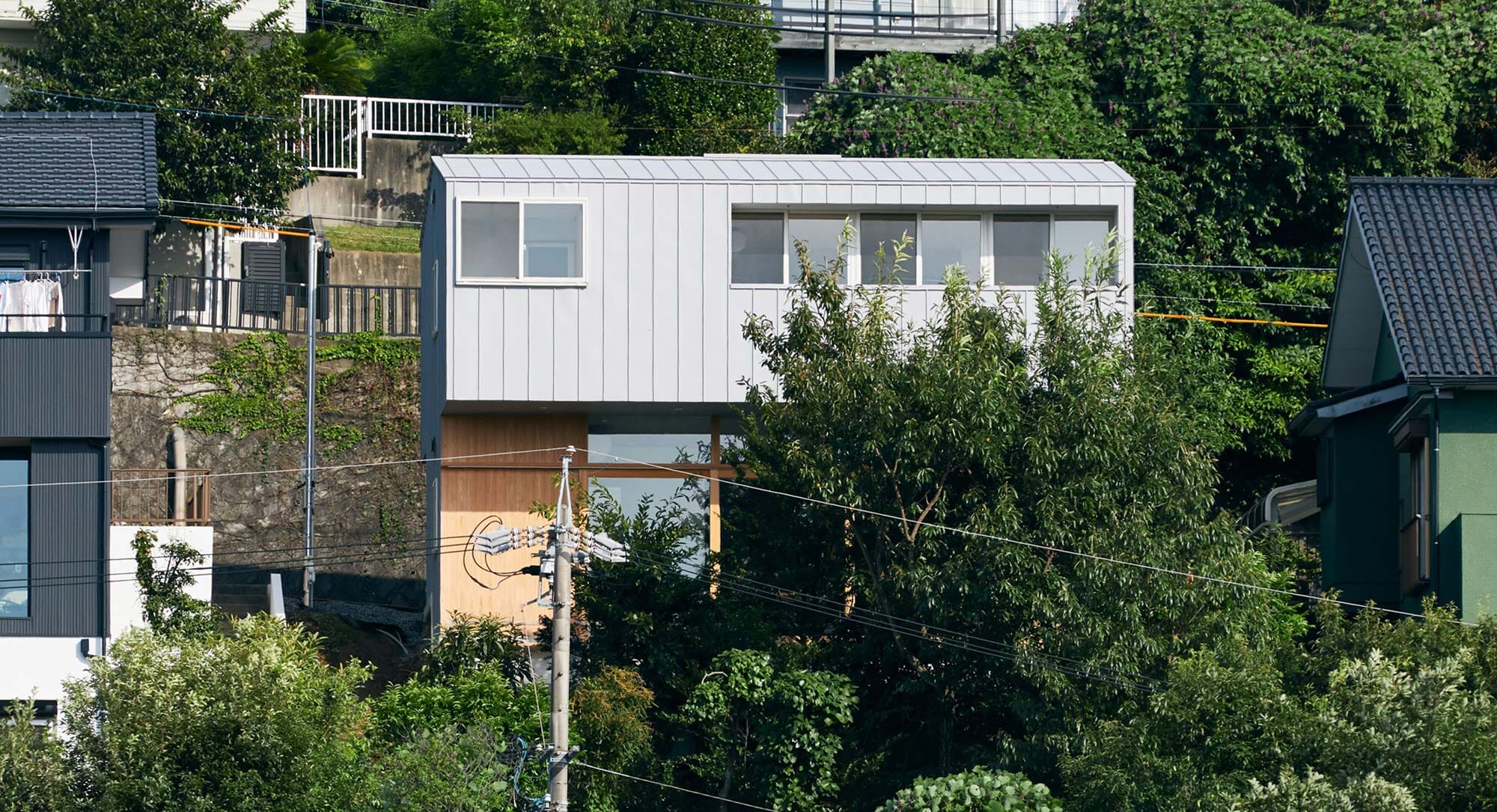 Three-Tiered Platforms: An innovative mountain-side home