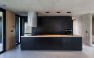 Black House: A modern home made of contrasts | OPUMO Magazine