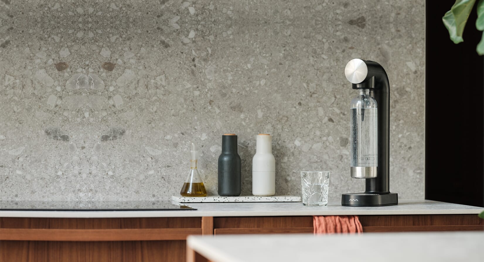 Stylish sparkle: The brilliantly minimalist AWA Carbonator