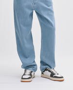 Why Your Next Purchase Should Be a Pair of Baggy Jeans