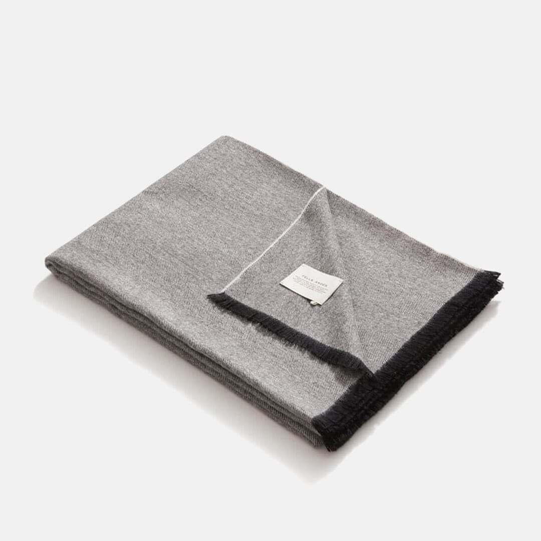 10 best modern throw blankets in 2022 | OPUMO Magazine