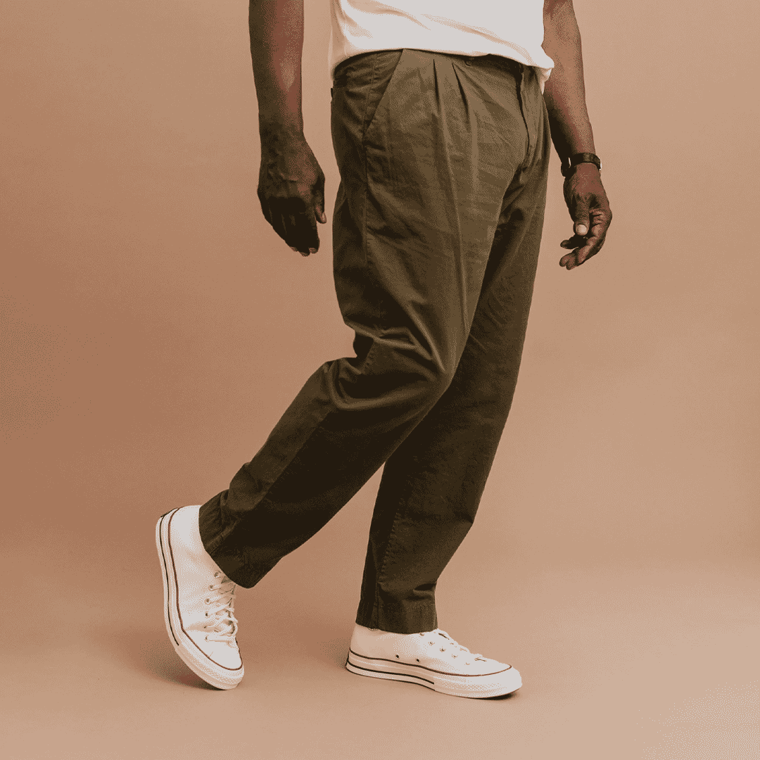 Mens pleated store pants in style