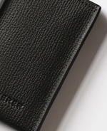 Roderer review: Minimalist style for men on the move