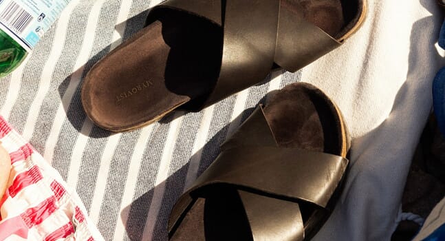 10 pairs of slides for effortless summer style