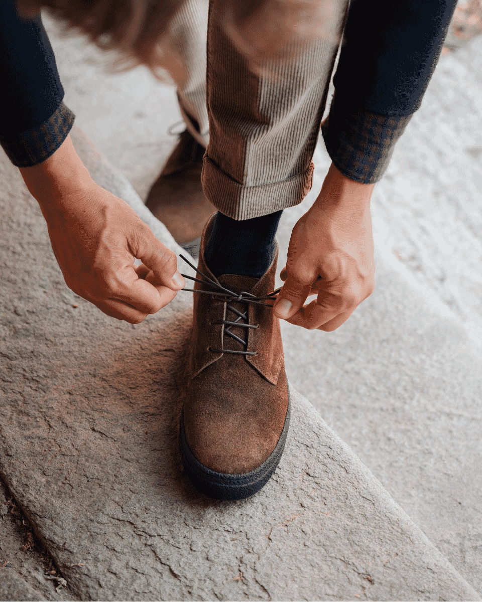 Suede chukka boots mens on sale outfit